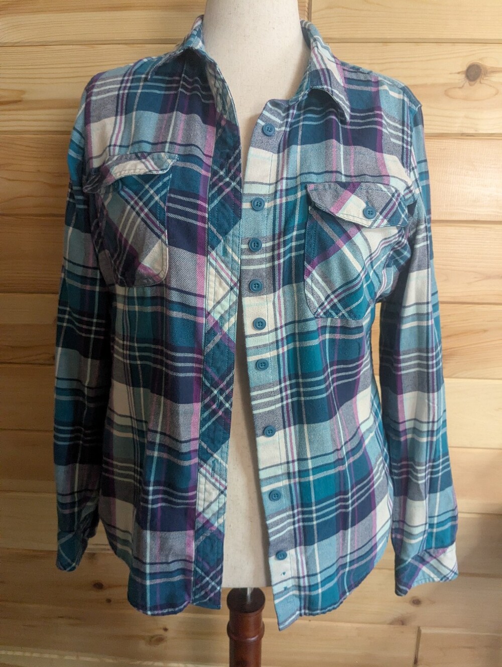Duluth Trading Company Ladies Medium Plaid Multicolor Button Down Long sleeve